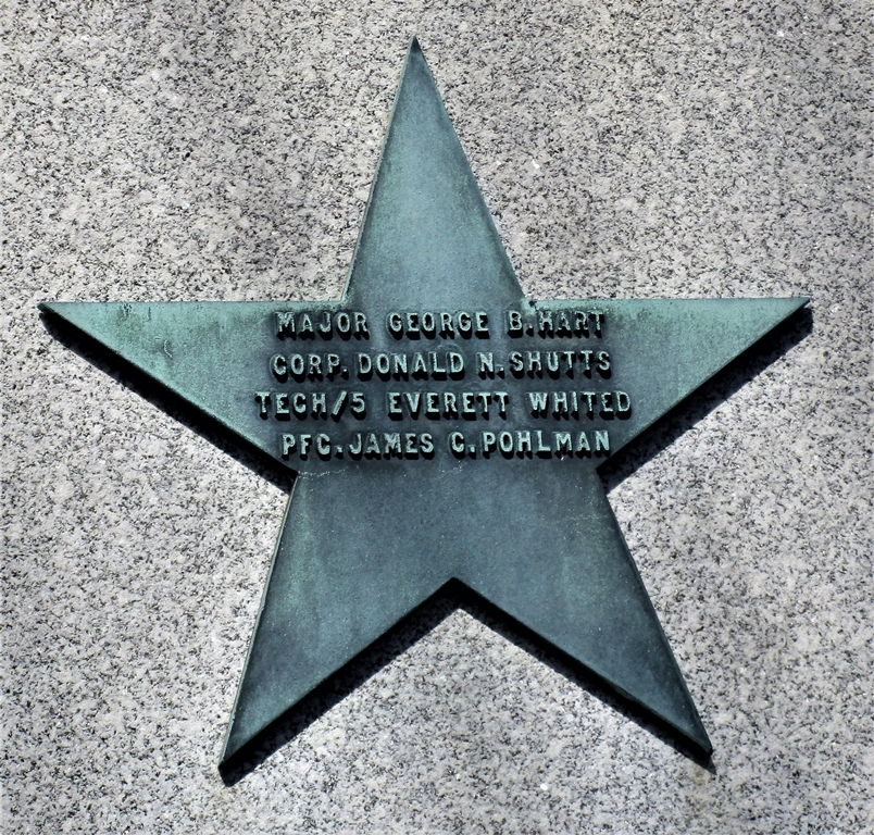 IN HONOR OF THOSE WHO SERVED THEIR COUNTRY MEMORIAL PLAQUE B