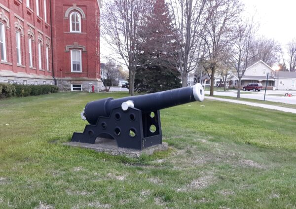 CIVIL WAR MEMORIAL CANNON
