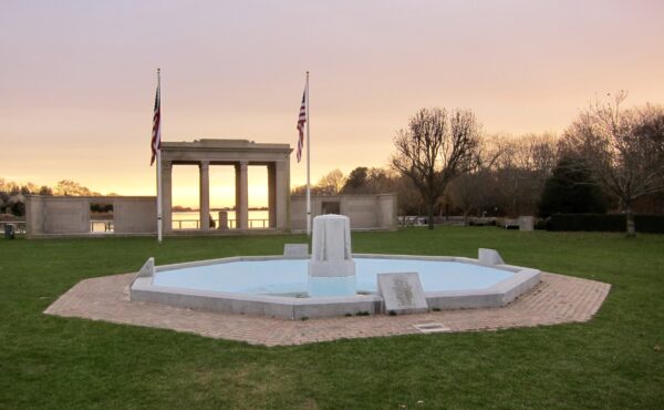 SOUTHAMPTON WORLD WAR II AND KOREAN WAR VETERANS MEMORIAL