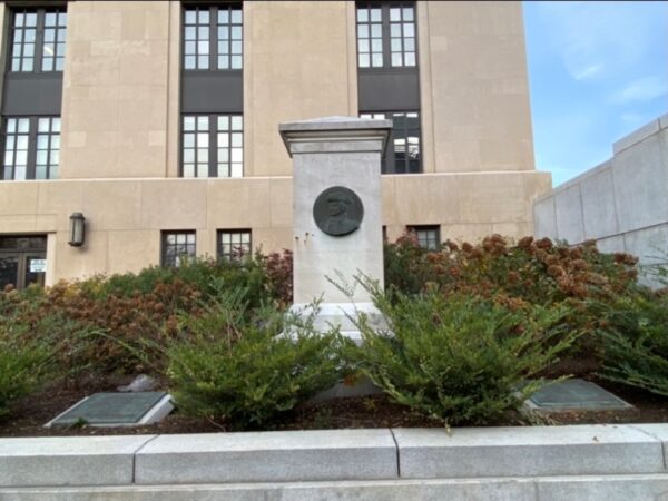TO THE HERO’S OF 1776 WAR MEMORIAL