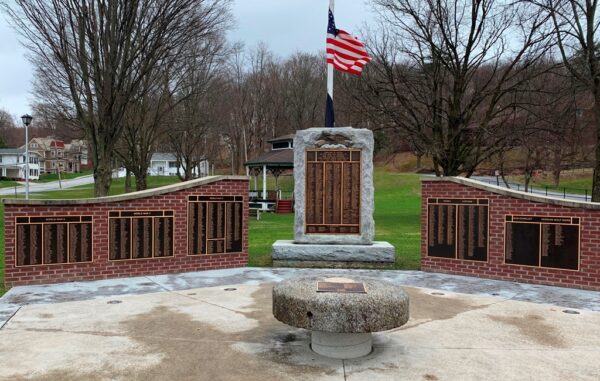 TOWN OF HOOSICK HONOR ROLL MEMORIAL