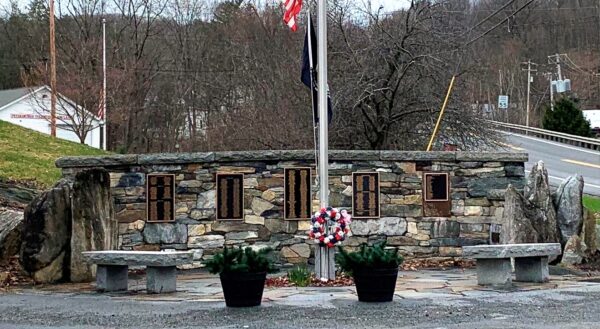 TOWN OF PETERSBURGH HONOR ROLL MEMORIAL