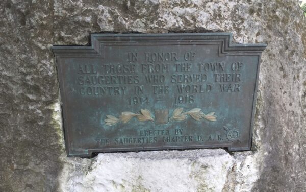 TOWN OF SAUGERTIES WORLD WAR MEMORIAL PLAQUE