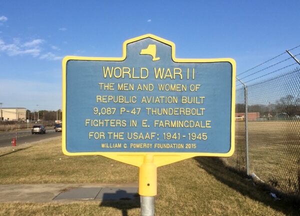 WORLD WAR II MEMORIAL MARKER OF FARMINGDALE