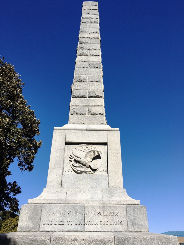 IN MEMORY OF UNION SOLDIERS WHO DIED TO MAINTAIN THE LAWS MEMORIAL