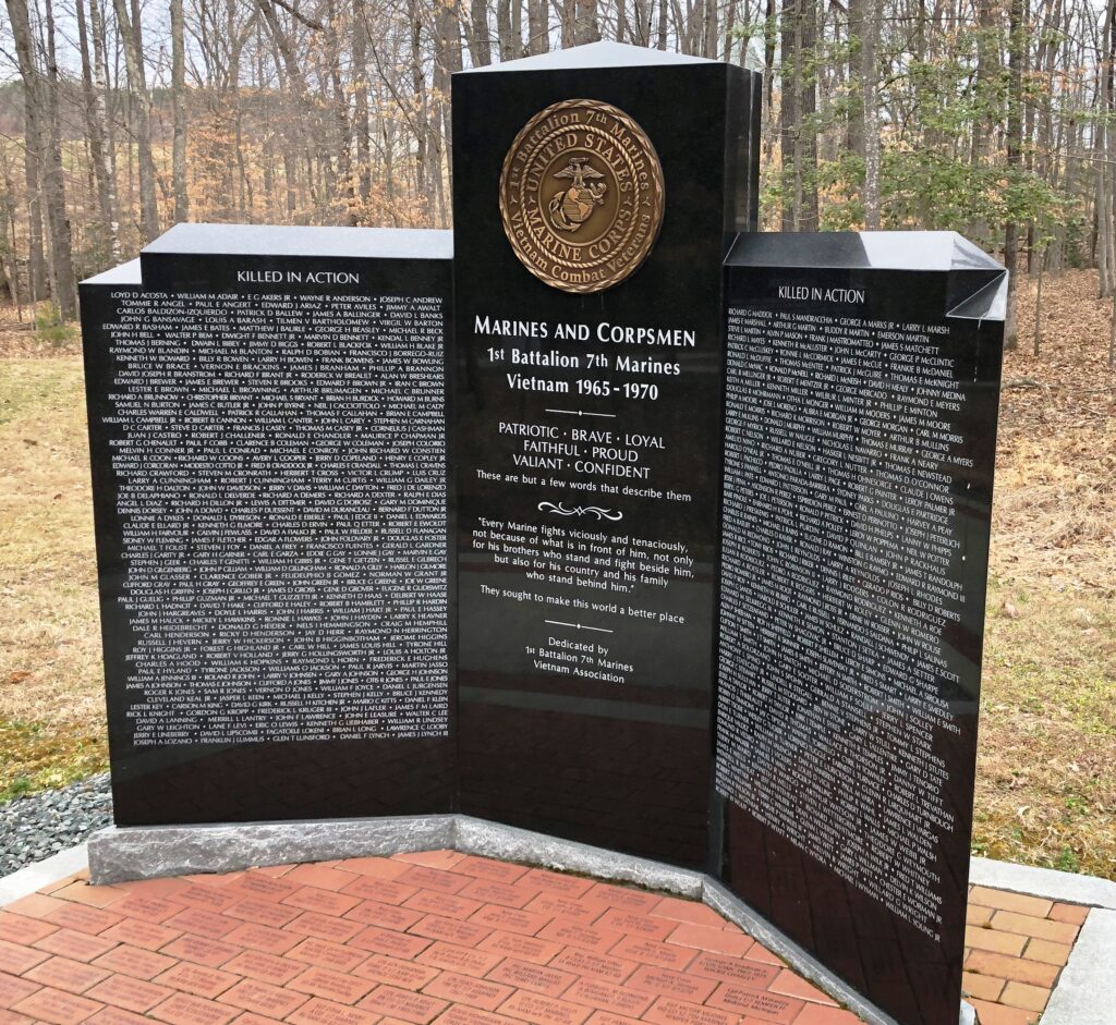 MARINE AND CORPSMAN 1ST BATTALION 7TH MARINES VIETNAM WAR MEMORIAL