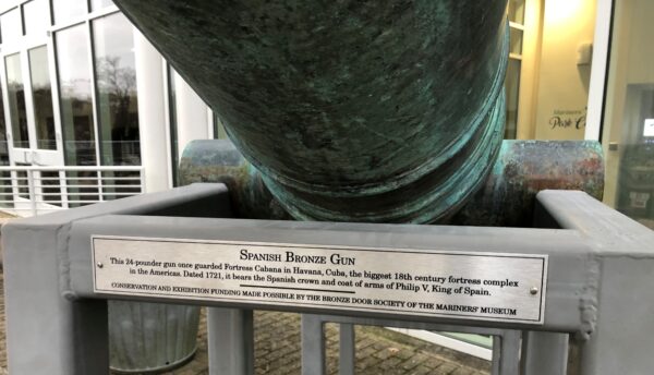 SPANISH BRONZE GUN WAR MEMORIAL PLAQUE