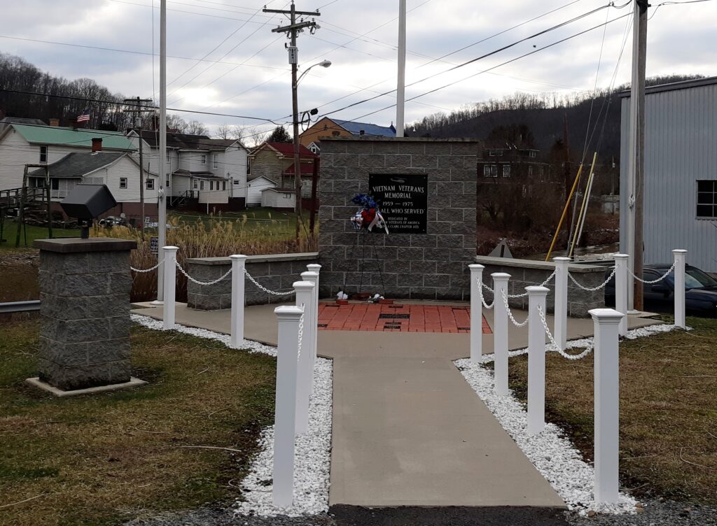 VIETNAM VETERANS OF AMERICA CHAPTER 1055 MEMORIAL