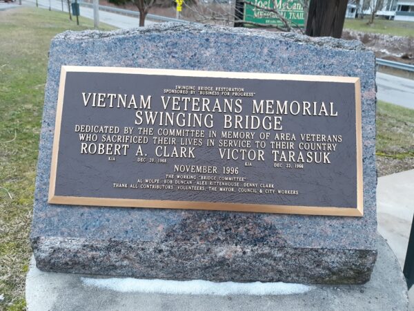 VIETNAM VBTERANS MEMORIAL SWING BRIDGE PLAQUE