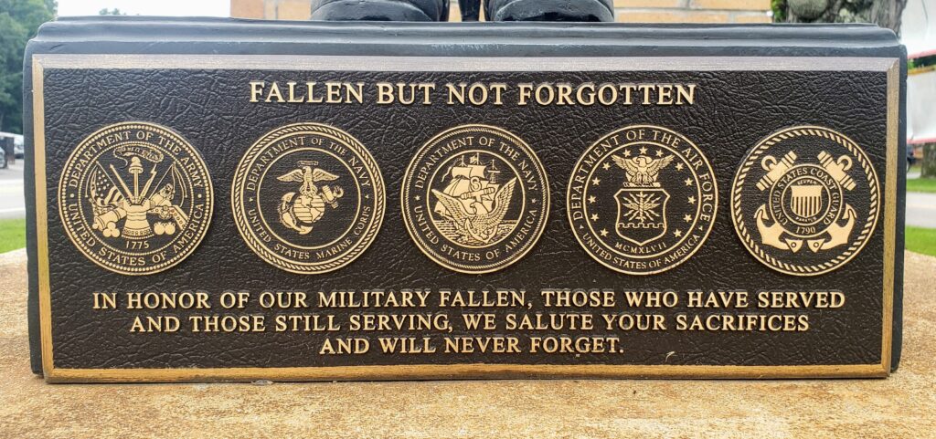 FALLEN BUT NOT FORGOTTEN WAR MEMORIAL PLAQUE