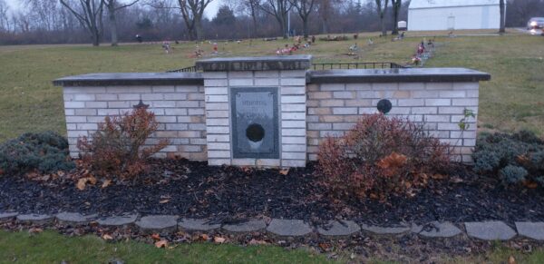 MEMORIAL TO VETERANS