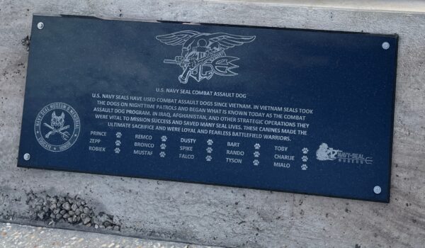 U.S. NAVY SEAL COMBAT ASSAULT DOG MEMORIAL PLAQUE A
