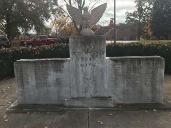 PULASKI CHAPTER DAR WORLD WAR II MEMORIAL