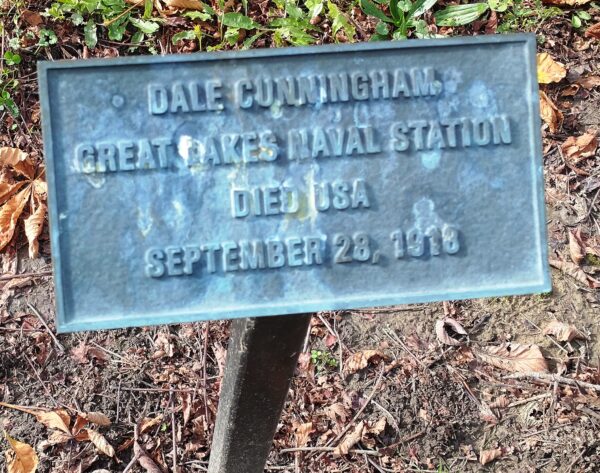 DALE CUNNINGHAM WAR MEMORIAL TREE PLAQUE
