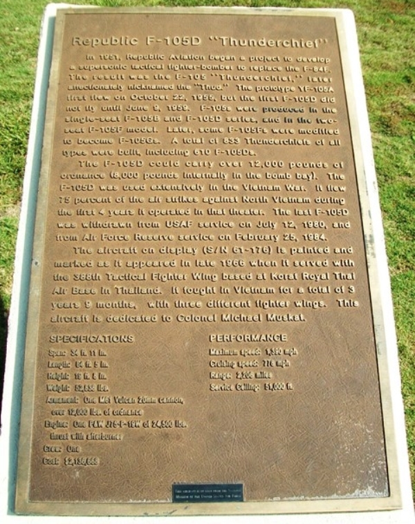 REPUBLIC F-105D THUNDERCHIEFT FIGHTER MEMORIAL AIRCRAFT PLAQUE