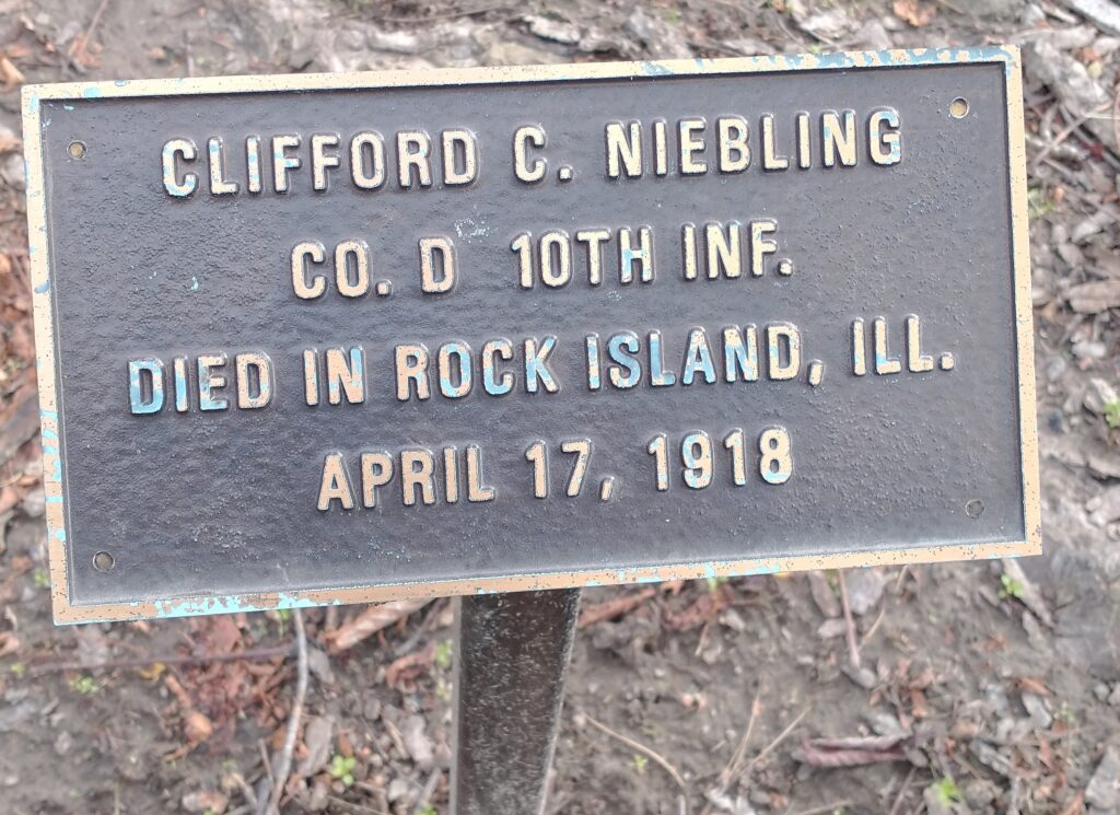 CLIFFORD C. NIEBLING WAR MEMORIAL TREE PLAQUE