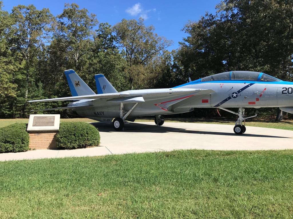 LT KARA HULTGREEN USN WAR MEMORIAL AIRCRAFT