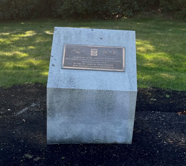 MASSACHUSETTS NATIONAL CEMETERY 82ND AIRBORNE DIVISION ASSOCIATION WAR MEMORIAL