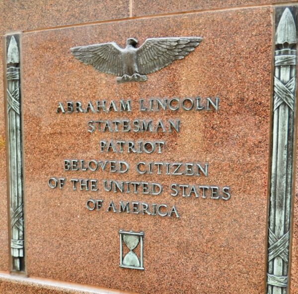 ABRAHAM LINCOLN STATESMAN WAR MEMORIAL STONE