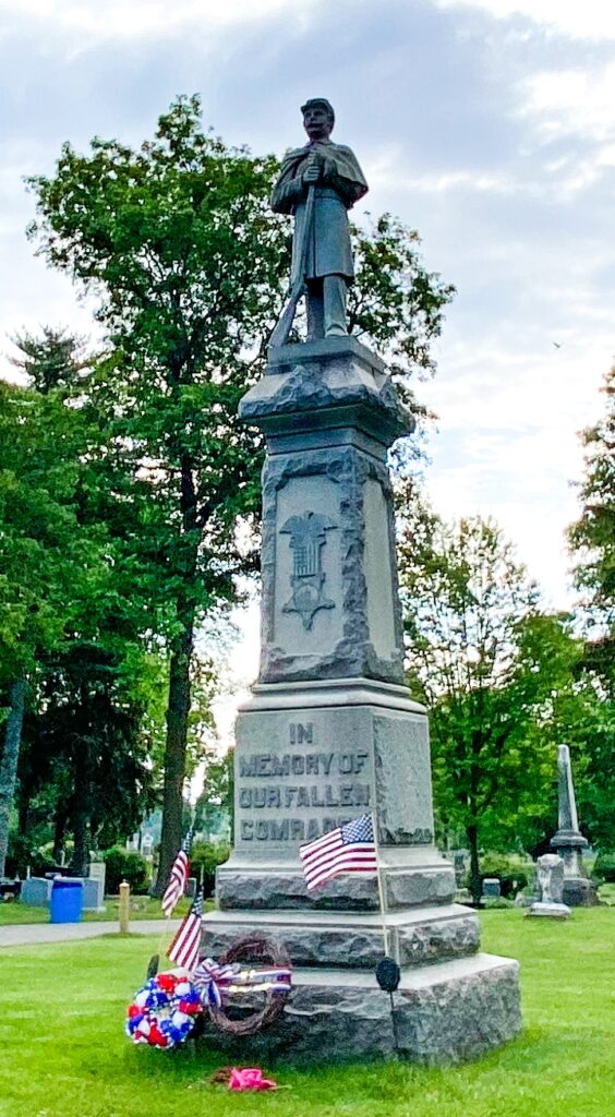 LAKEVILLE CEMETERY CIVIL WAR FALLEN COMRADES MEMORIAL