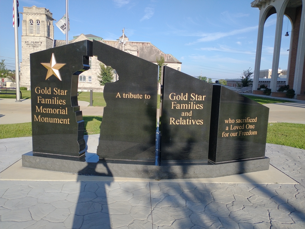 MANSFIELD OHIO GOLD STAR FAMILIES MEMORIAL MONUMENT FRONT