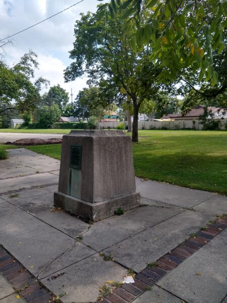 FEDERAL PARK SOLDIERS FOUNTAIN FIGURE MEMORIAL