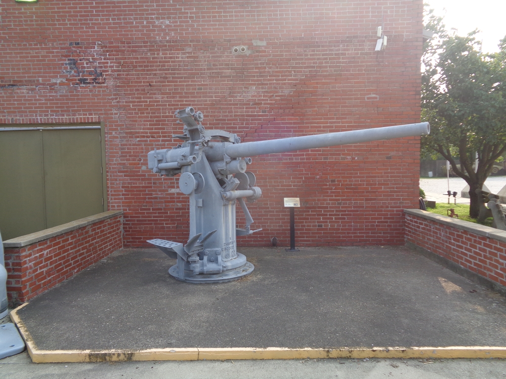 3″/50 CALIBER GUN MK2 WAR MEMORIAL