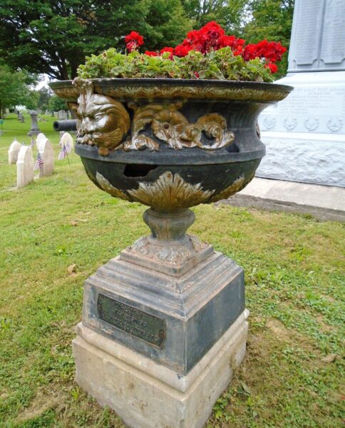 LILLY RELIEF CORPS 172 CIVIL WAR MEMORIAL FLOWER POT