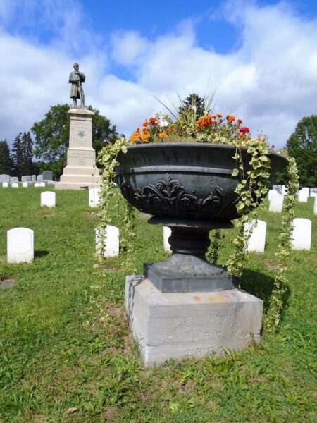 W.P.C. TO THE UNKNOWN DEAD WAR MEMORIAL FLOWER POT