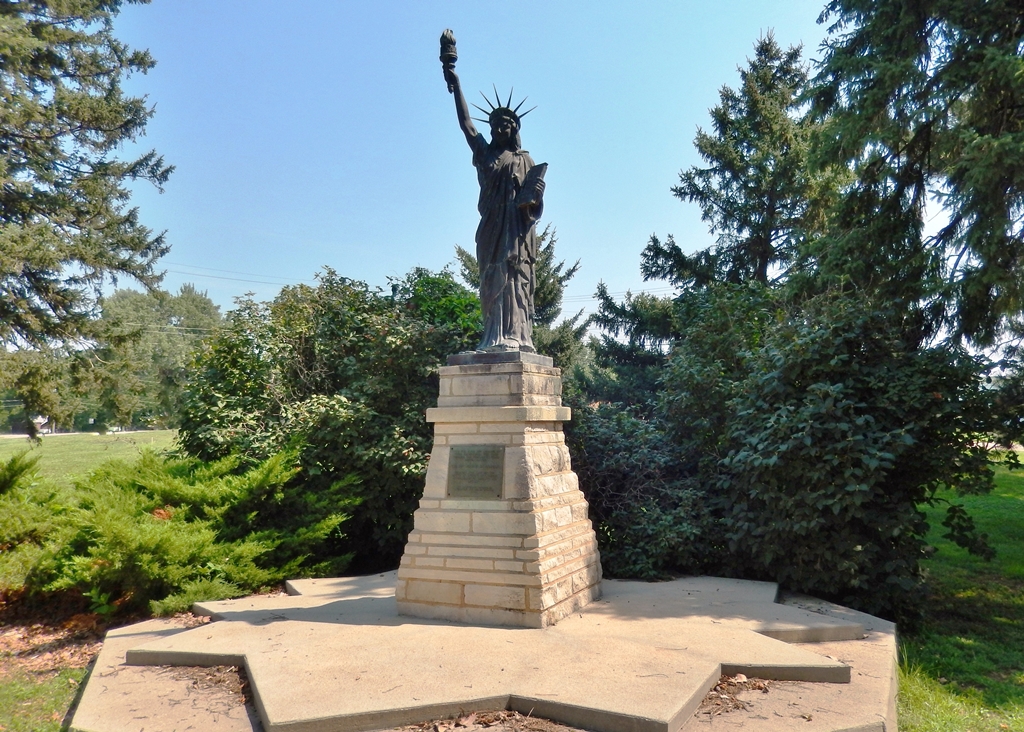 DAVID CITY REPLICA OF THE STATUE OF LIBERTY MEMORIAL