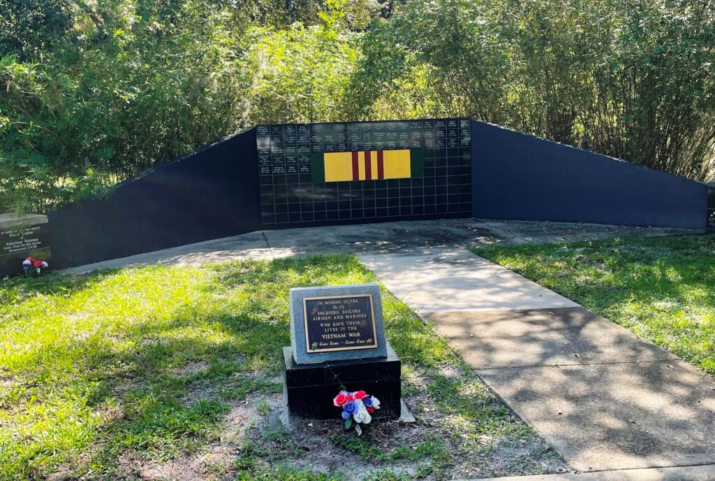 IN MEMORY OF THOSE WHO GAVE THEIR LIVES IN THE VIETNAM WAR MEMORIAL