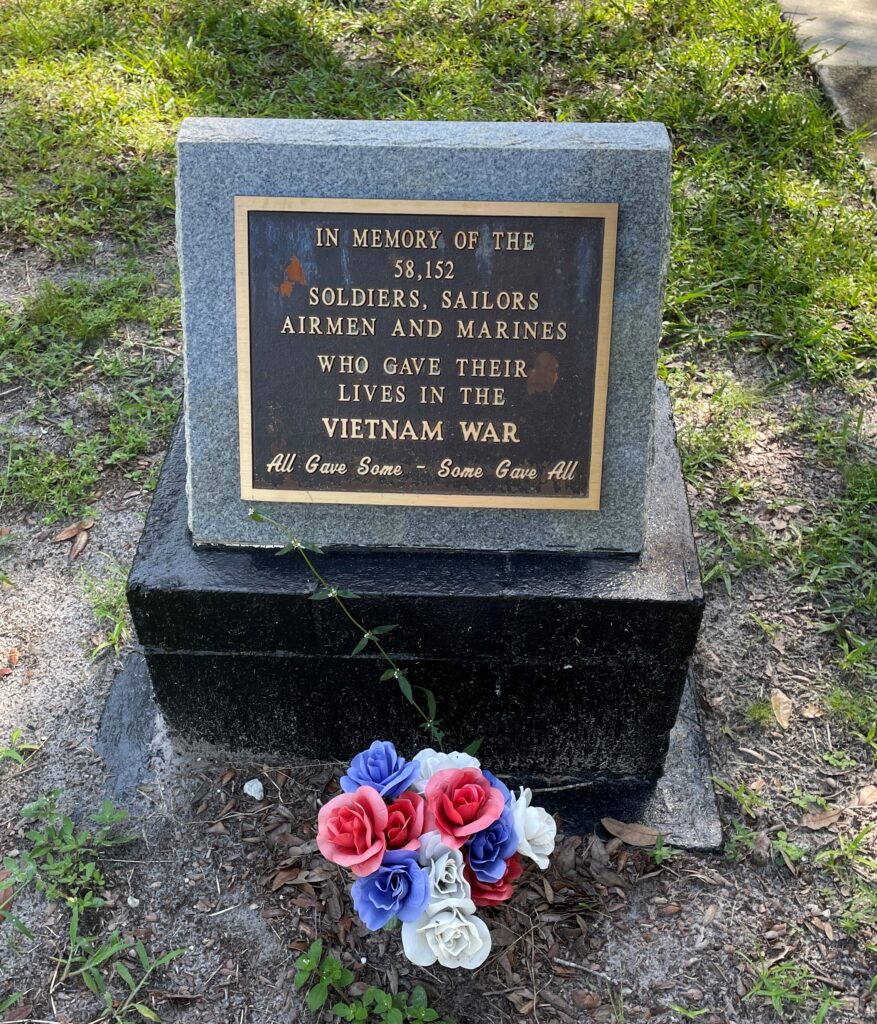 IN MEMORY OF THOSE WHO GAVE THEIR LIVES IN THE VIETNAM WAR MEMORIAL PLAQUE