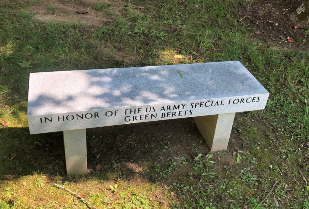 US ARMY SPECIAL FORCES GREEN BERETS WAR MEMORIAL BENCH