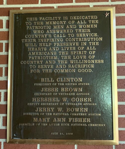 LITTLE ROCK NATIONAL CEMETERY VETERANS MEMORIAL BUILDING PLAQUE