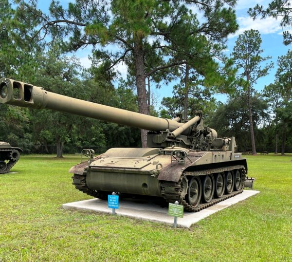 HOWITZER, 8IN (203MM) WAR MEMORIAL