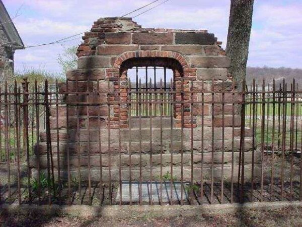 REVOLUTIONARY WAR PRISON WINDOW MEMORIAL