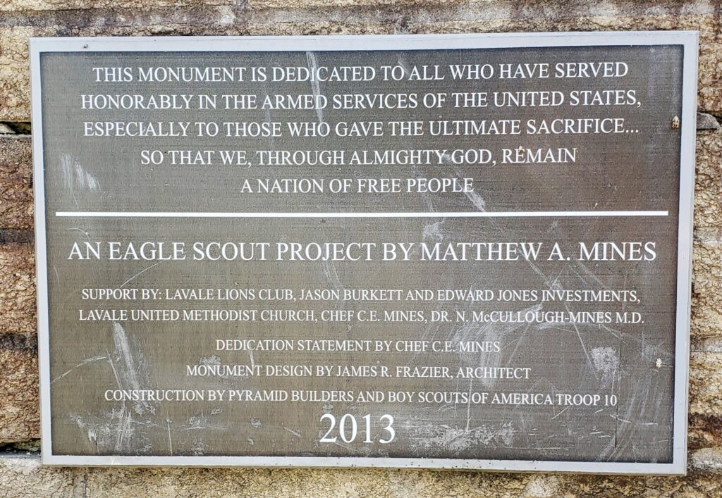 LIONS MEMORIAL FIELD PARK AND ARMED SERVICES MONUMENT PLAQUE B