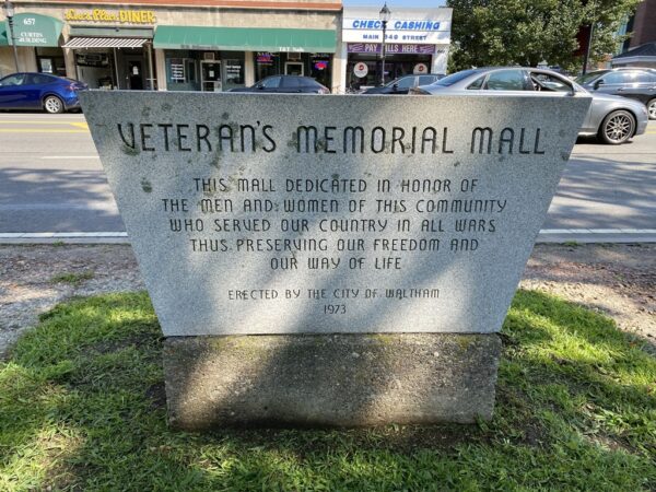 VETERAN’S MEMORIAL MALL