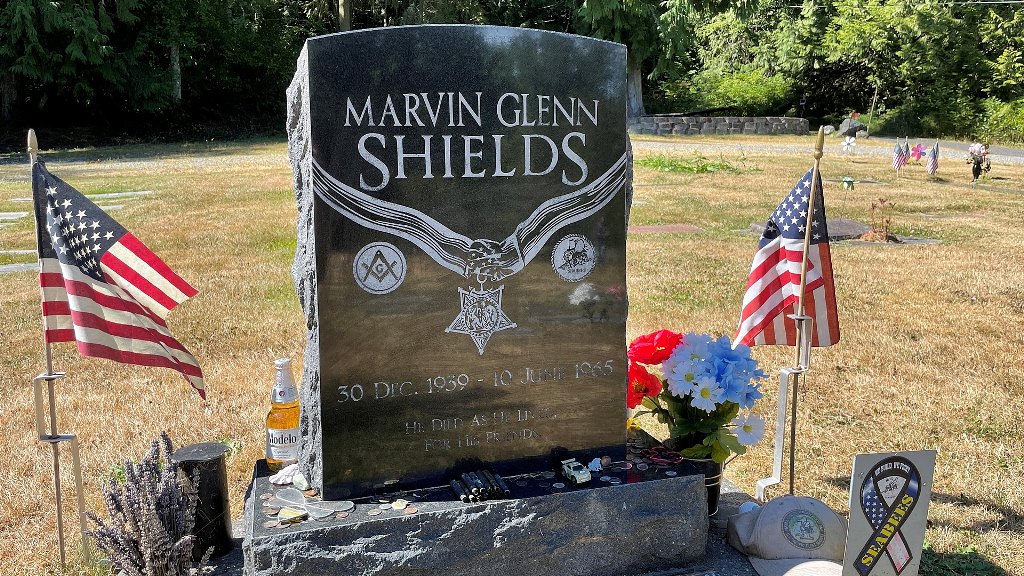 MARVIN GLENN SHIELDS MEDAL OF HONOR WAR MEMORIAL CEMETERY STONE