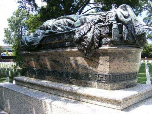 ILLINOIS MONUMENT AT MEMPHIS NATIONAL CEMETERY
