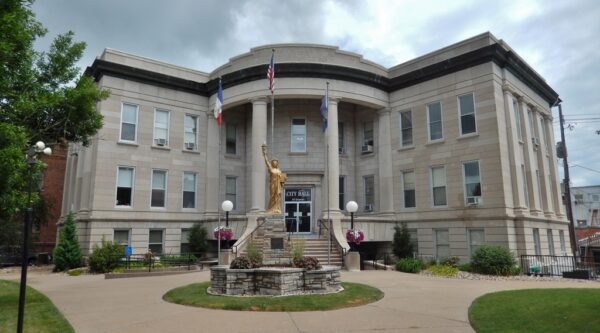 MUSCATINE REPLICA OF THE STATUE OF LIBERTY MEMORIAL