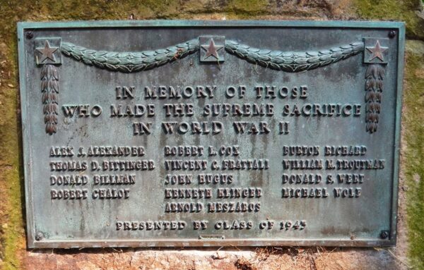SUSQUEHANNA UNIVERSITY CLASS OF 1943 SUPREME SACRIFICE WORLD WAR II MEMORIAL PLAQUE