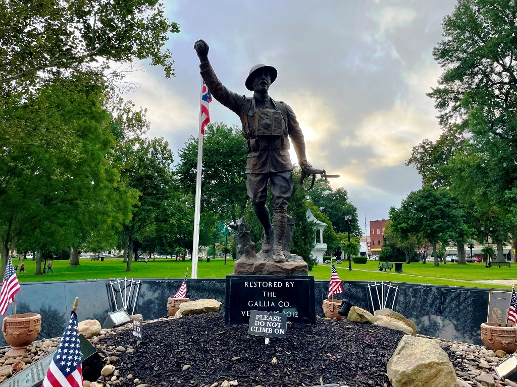 GALLIA CONTY WAR VETERANS MEMORIAL STATUE