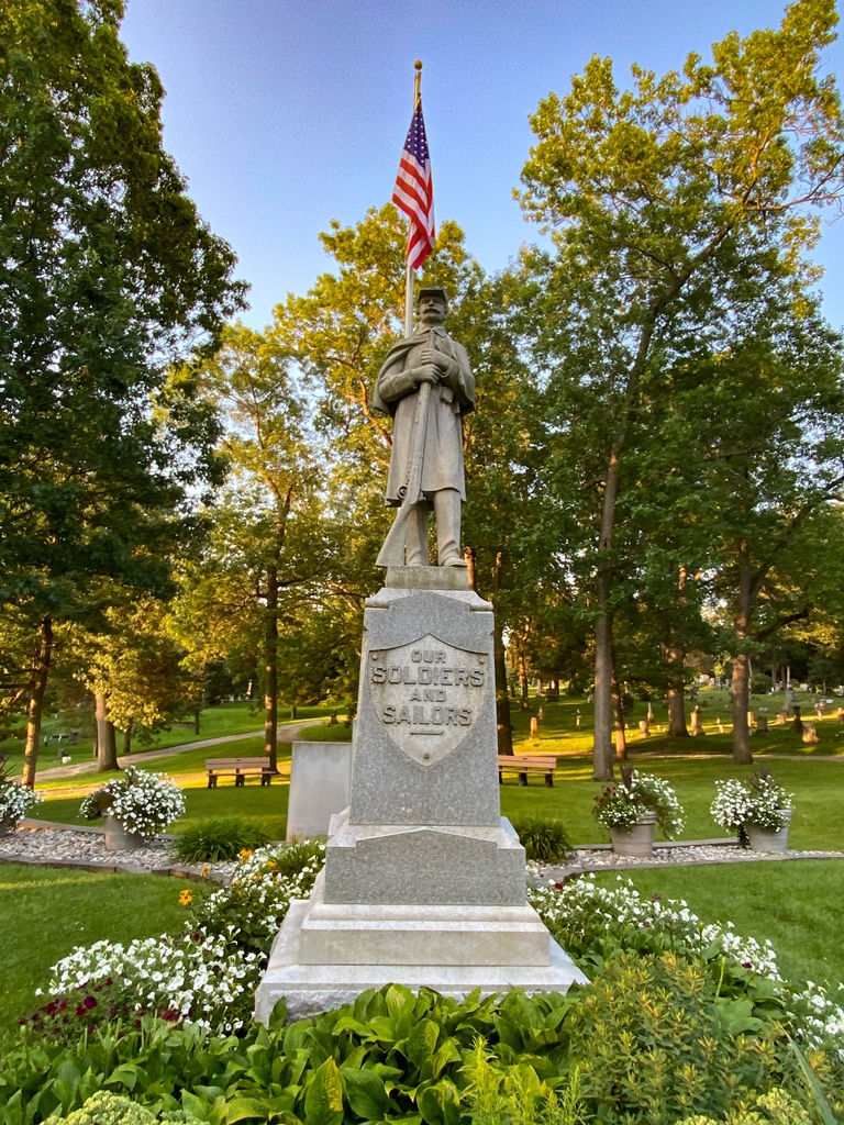 OAKWOOD CEMETERY SOLDIERS AND SAILORS WAR MEMORIAL