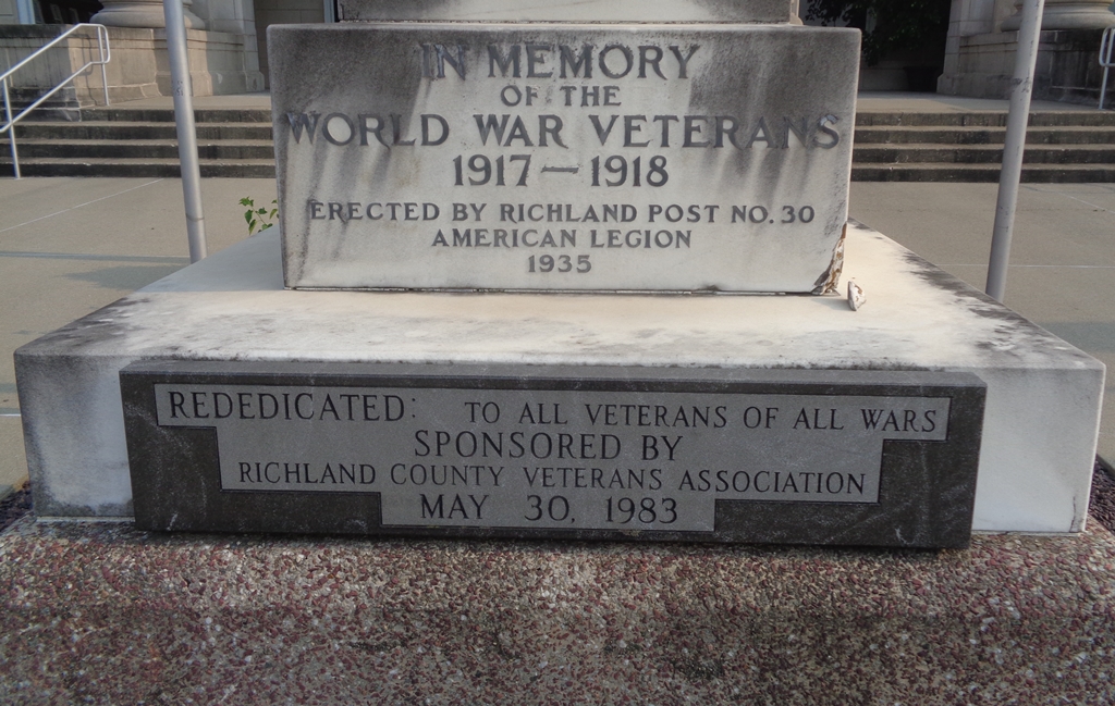 IN MEMORY OF THE WORLD WAR VETERANS MEMORIAL STONE