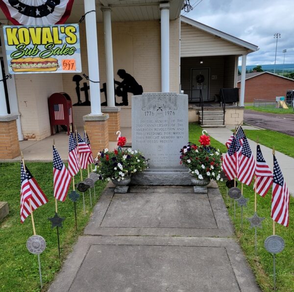 200TH ANNIVERSARY OF THE AMERICAN REVOLUTION MEMORIAL CLOSE-UP