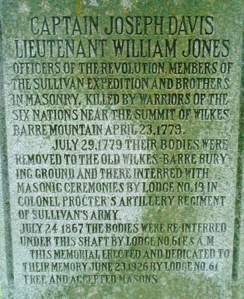 CAPTAIN JOSEPH DAVIS AND LIEUTENANT WILLIAM JONES OFFICERS OF THE REVOLUTION MEMORIAL CLOSE-UP