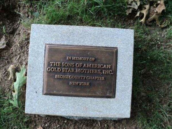 THE SONS OF AMERICAN GOLD STAR MOTHERS MEMORIAL TREE PLAQUE