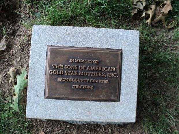 THE SONS OF AMERICAN GOLD STAR MOTHERS MEMORIAL TREE PLAQUE