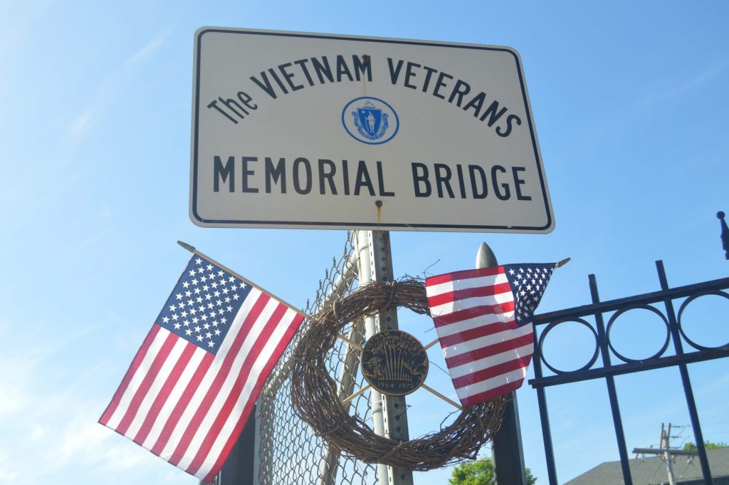 THE VIETNAM VETERANS MEMORIAL BRIDGE MARKER